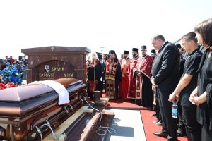 SAHRANJENA MAJKA MILORADA DODIKA: Patrijarh Porfirije služio opijelo, brojni zvaničnici na posljednjem ispraćaju (FOTO)
