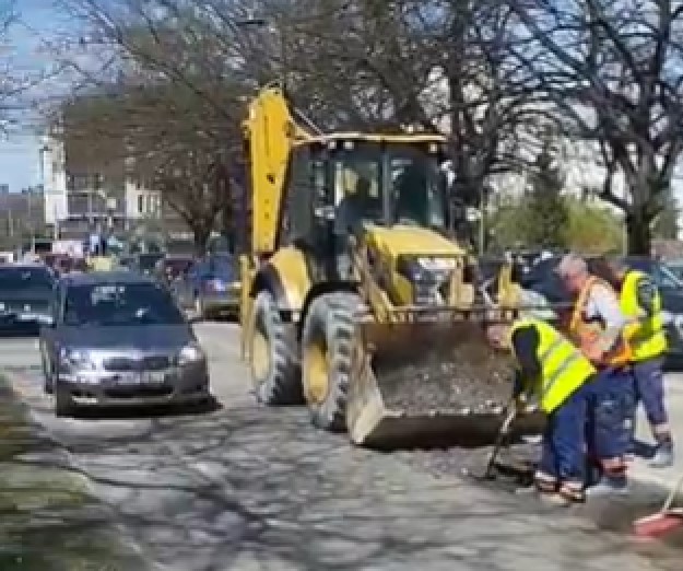 RUPE PARALISALE SAOBRAĆAJ: Počela sanacija oštećenog kolovoza na ovoj važnoj dionici u Banjaluci (VIDEO)