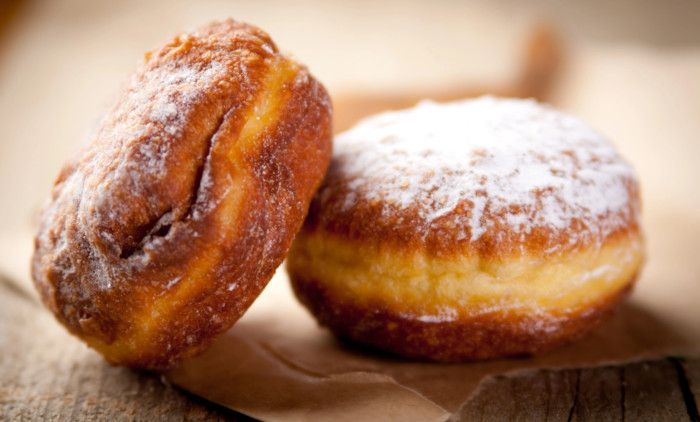 ТРИК ЗА САВРШЕНЕ КРОФНЕ: Додајте кашику овог пића у тијесто