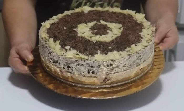 ĐURĐEVDANSKA TORTA: Kore se ne peku, fil se ne kuva, ukus je nevjerovatan, a gotova je za samo pola sata