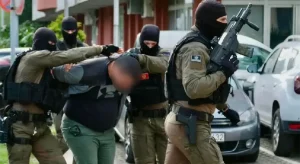 OPSEŽNA POLICIJSKA AKCIJA U PODGORICI: Razbijen ogranak „Balkanskog kartela“, uhapšeno 12 osoba, zaplijenjene tone droge