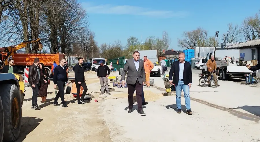 МОСТ У ЧЕСМИ БИ ТРЕБАО БИТИ ОТВОРЕН ДО ВАСКРСА: Додик и Јанковић обишли градилиште