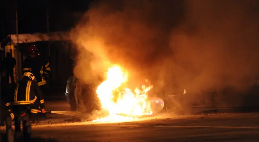 КО ПАЛИ АУТОМОБИЛЕ ПО БРЧКОМ? Полиција у акцији „Огањ“расвијетлила два случаја паљевине