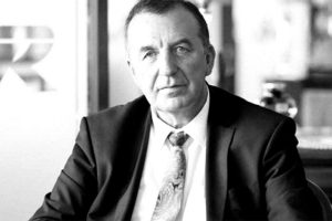 OGLASILI SE IZ MINISTARSTVA: Preminuo Mićo Ćetković, šef Predstavništva Srpske u Njemačkoj