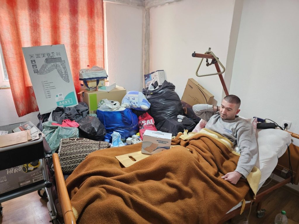 POMOZIMO MIOMIRU IZ BANJALUKE: Nakon nesreće na radnom mjestu ostao nepokretan, nema invalidska kolica i uslovan smještaj (FOTO)