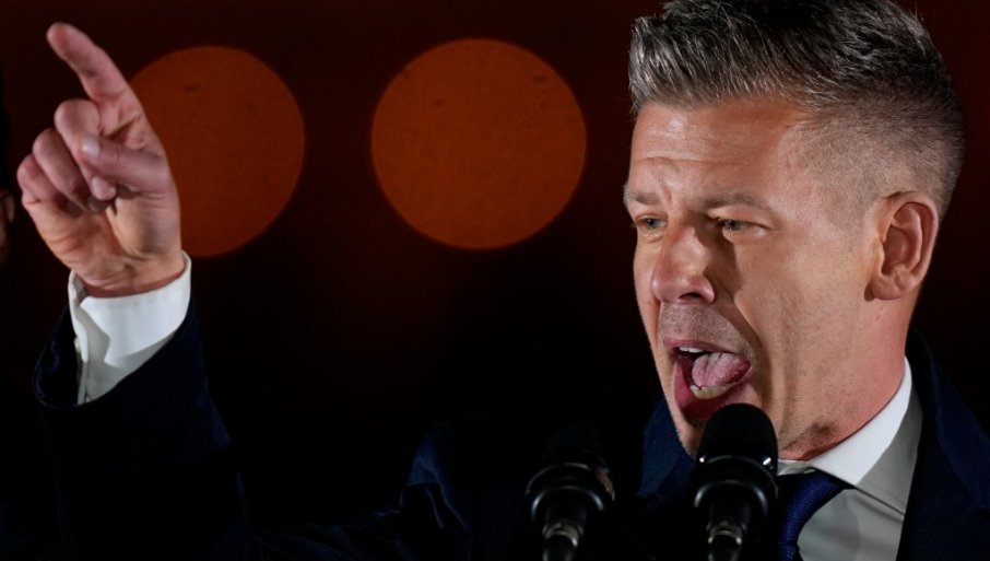 „ТАКО МИ БОГ ПОМОГАО“ Огласио се Петер Мађар након убједљиве побједе на изборима (ФОТО)