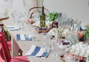 VASKRS SVE SKUPLJI: Koliko treba novca za prazničnu trpezu?