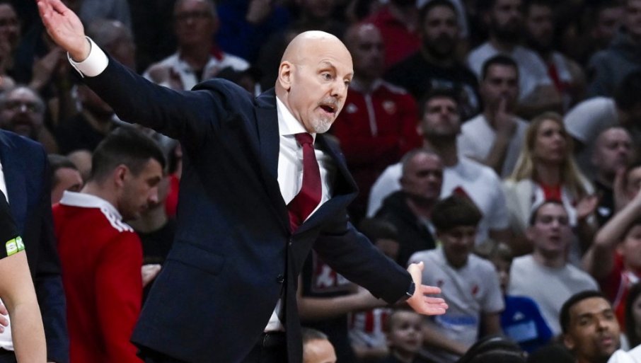 „ТО ЈЕ БИЛА ТАКТИЧКА ОДЛУКА“ Навијачи Звезде су због овога „разапели“ Обрадовића