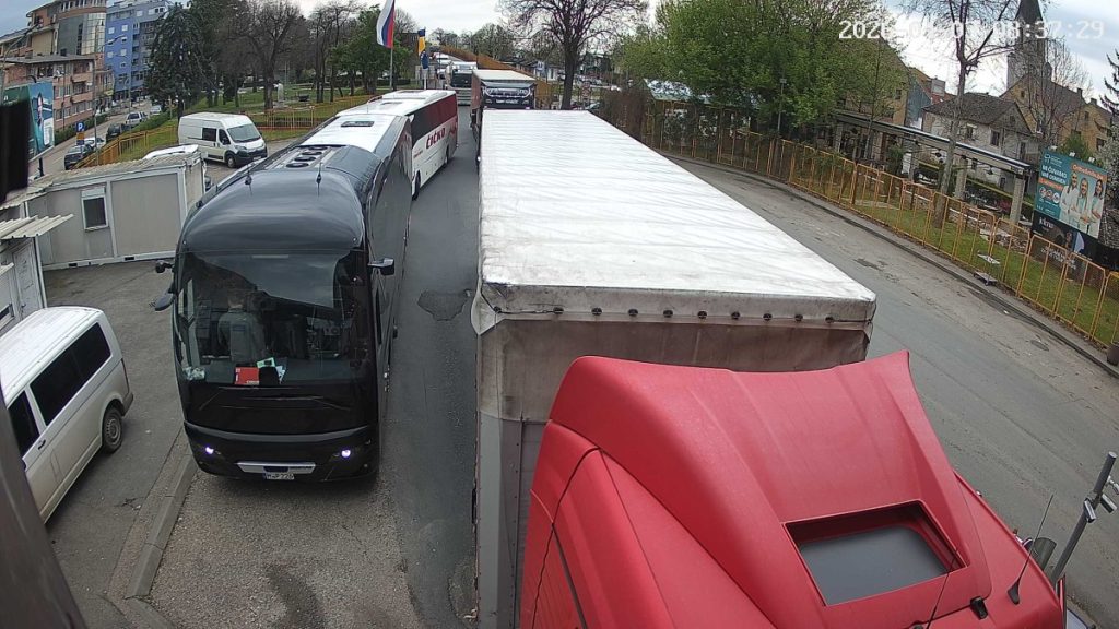 STANJE NA PUTEVIMA: Gužve na graničnim prelazima sa Hrvatskom