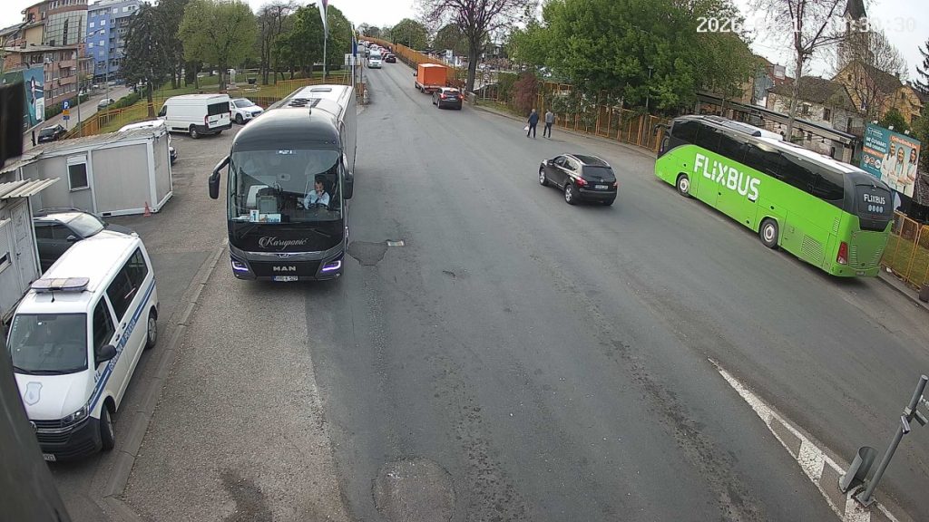 ХАОТИЧНО СТАЊЕ НА ГРАНИЦАМА: Колоне на излазу из БиХ