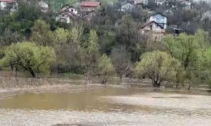 RASTE VODOSTAJ BOSNE, POJAVILA SE I KLIZIŠTA: Situacija u Doboju se komplikuje (FOTO/VIDEO)