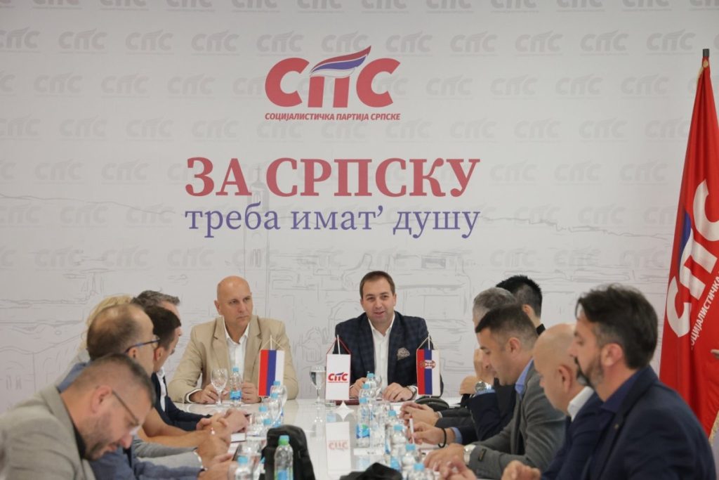 „STVORENE VELIKE GUŽVE NA GRANICAMA“: Socijalistička partija Srpske poziva institucije da ubrzaju procedure na granici sa Hrvatskom