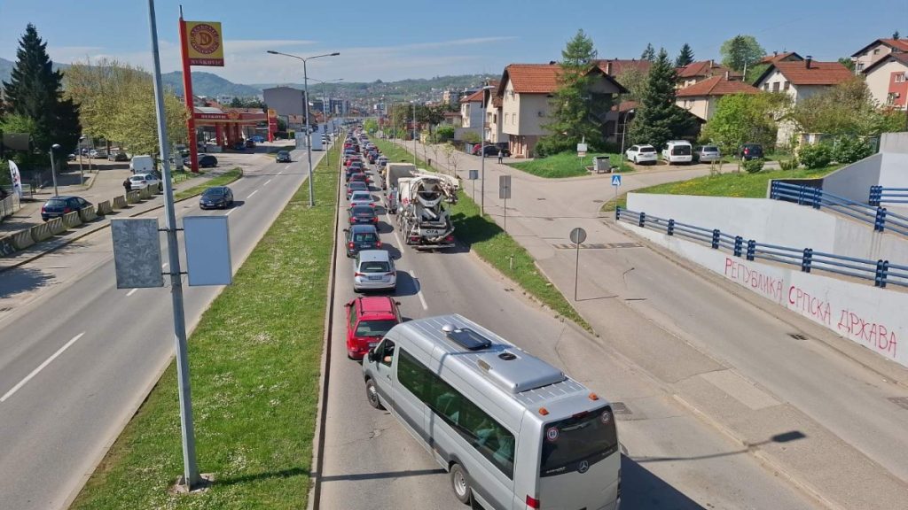 VOZAČI GUBE ŽIVCE: Ogromna gužva na Zapadnom tranzitu u Banjaluci (VIDEO)
