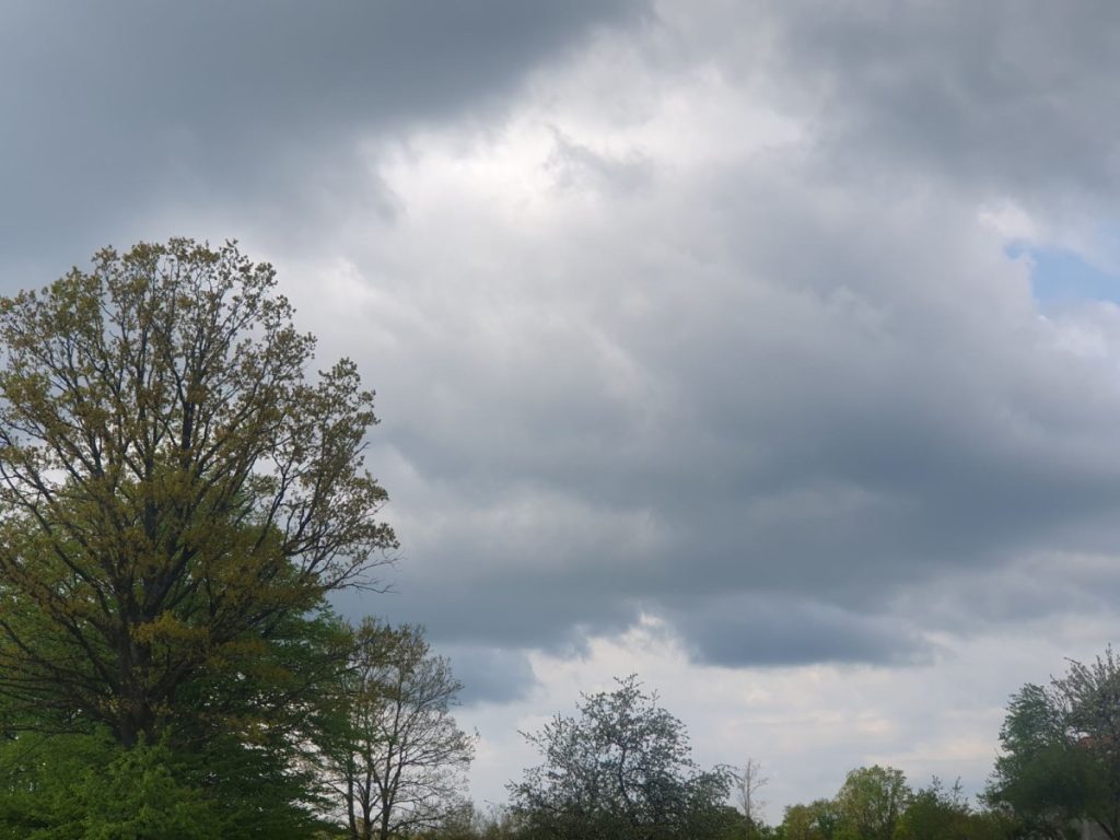 SUTRA POSTEPENO NAOBLAČENJE UZ LOKALNE PLJUSKOVE: Vremenska prognoza za utorak