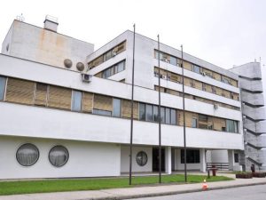 PRIJEDOR U SUZAMA: Danas sahrana dječaku koji je preminuo u bolnici