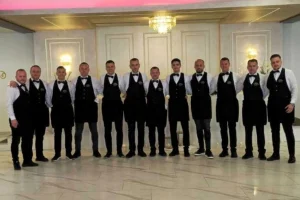 ОДВАЈАЛИ БАКШИШ ЗА МАТУРАНТЕ: Конобари из Котор Вароша показали хуманост
