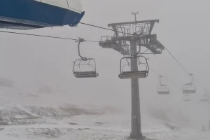 ZABIJELILO SE U MAJU: Kopaonik osvanuo pod snijegom (FOTO)