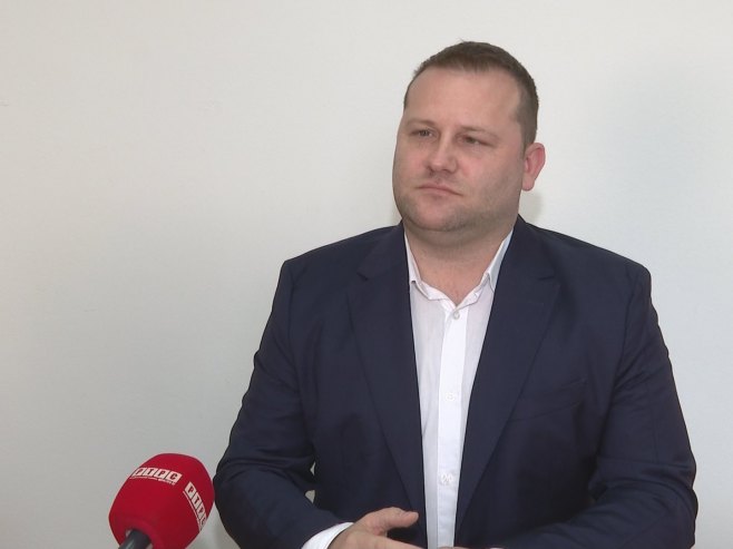 „ČETNIČULJAK“: Uvrede i prijetnje Milošu Lukiću zbog najave promocije knjige o Prijedoru (VIDEO)