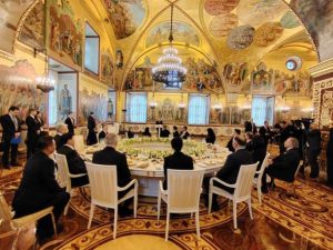 РУСИ ДОЧЕКАЛИ СРБЕ: Каран, Стевандић и Додик на пријему код Путина