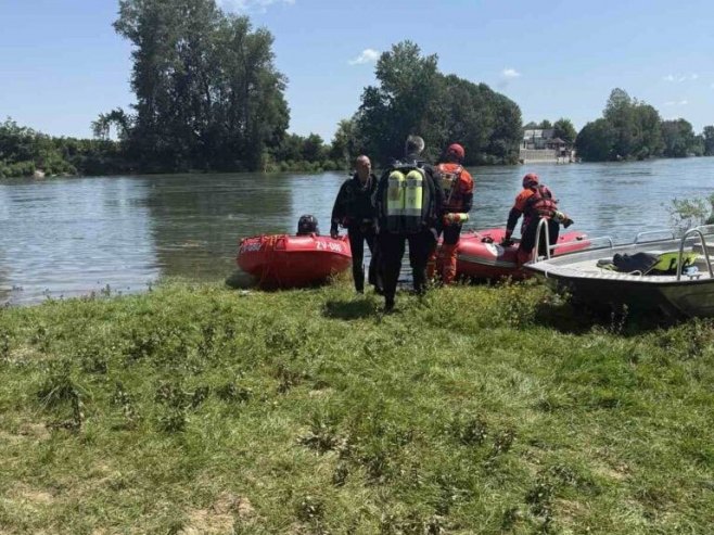 ОГЛАСИЛИ СЕ ИЗ ЦИВИЛНЕ ЗАШТИТЕ: И рониоци у потрази за дјечаком несталим у Дрини