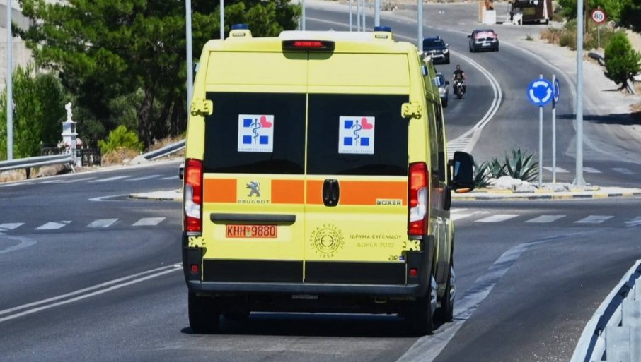DRAMA U GRČKOJ: Srpski monah ispao iz vozila hitne pomoći, ljekari mu se bore za život