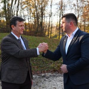 BLANUŠA PODRŽAO PETROVIĆA: „Pokušavaju da ga slome, ali tvrd je orah voćka čudnovata“ (FOTO)