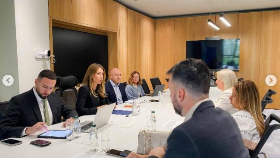 „RAFINERIJA JE RADILA PUNIM KAPACITETOM, SNABDJEVENOST JE DOBRA“: Đedović nakon sastanka sa predstavnicima direkcije za robne rezerve
