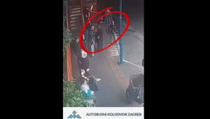 ПОТПУНИ РАСПАД НА АУТОБУСКОЈ СТАНИЦИ У ЗАГРЕБУ: Стаклени зид пао међу путнике, а реконструкција коштала више стотина хиљада евра (ВИДЕО)