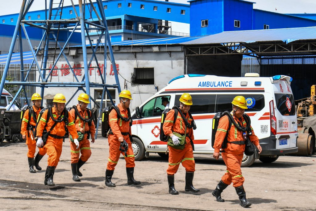 БРОЈ ЖРТАВА У КИНИ ПОВЕЋАН НА 90: Спасиоци још трагају за несталима