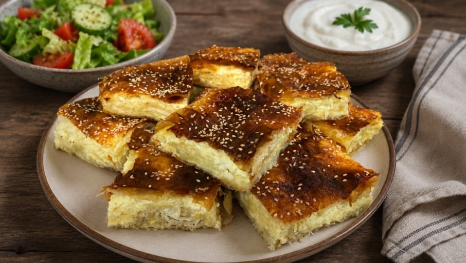 GIBANICA SA SIROM I PAVLAKOM: Pita koja vraća u djetinjstvo