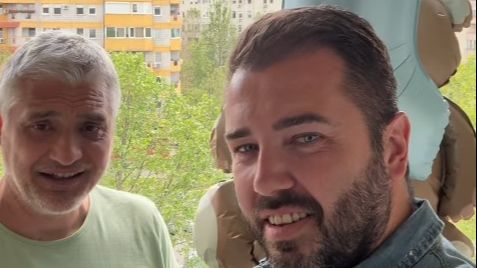 „ШИРИ КРИЛА, НЕКА ТИ ЦИЈЕЛИ СВИЈЕТ БУДЕ ОТВОРЕН“ Чеда Јовановић и Александар Кос у БиХ славе (ВИДЕО)