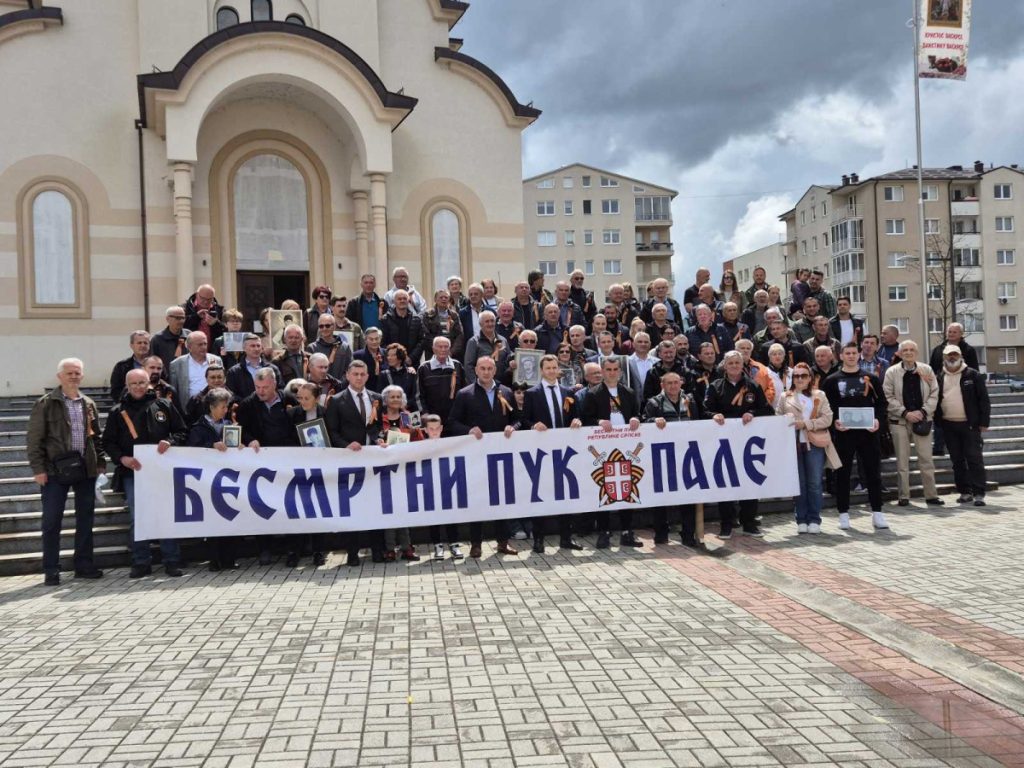 „БЕСМРТНИ ПУК“ НА ПАЛАМА: Грађани и делегација Амбасаде Руске Федерације у БиХ подсјетили на значај побједе над фашизмом (ФОТО)