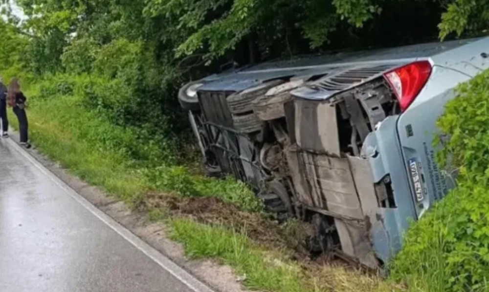 TEŽAK UDES NA PUTU ŠAMAC-BRČKO: Sudarili se autobus i automobil, ima povrijeđenih