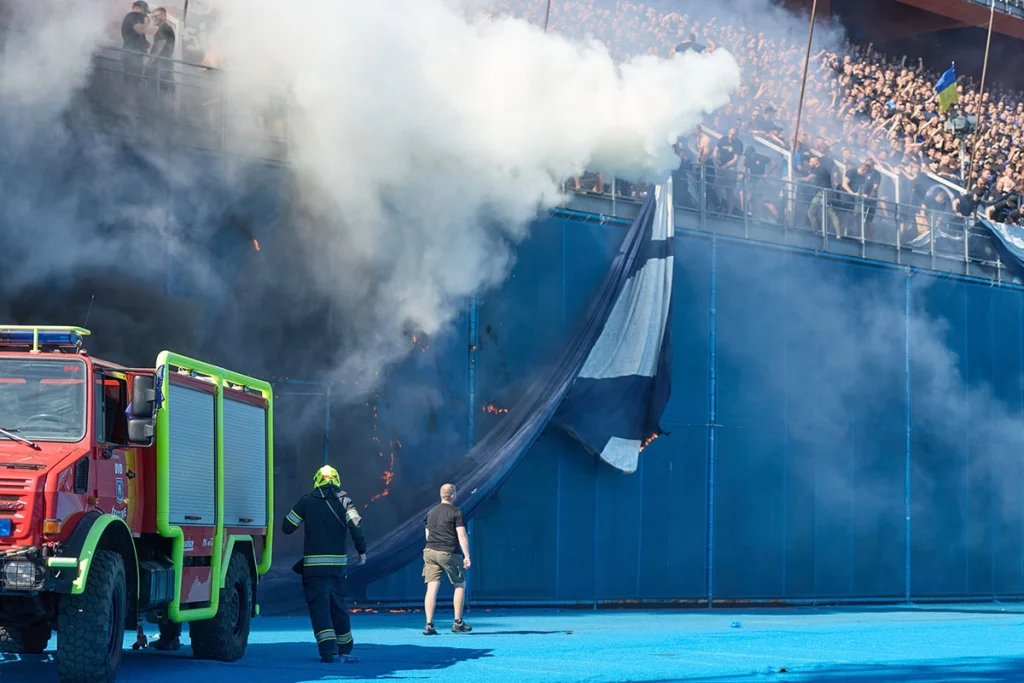 UHAPŠENO 46 NAVIJAČA: Haos na utakmici Dinamo – Hajduk