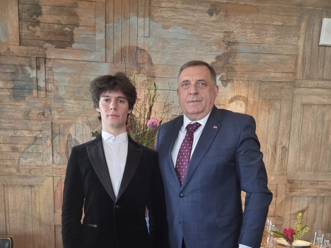 VANSERIJSKI TALENAT: Dodik u Moskvi u društvu mladog pijaniste iz Banjaluke (FOTO)