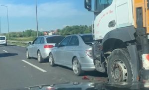 NASTALE OGROMNE GUŽVE: Sudar tri vozila n brzoj cesti kod Banjaluke