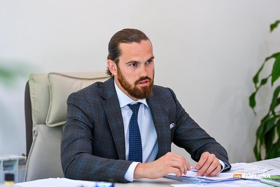 „СОЛИСТА КОЈИ ТЈЕРА ПО СВОМ“ Узаврело у опозицији у Српској, Станишић одговорио Петровићу