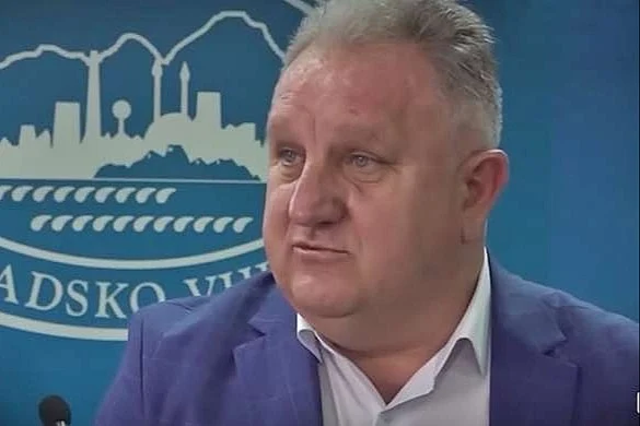 УХАПШЕН ПОЛИТИЧАР ИЗ ЖИВИНИЦА: Осумњичен за злоупотребе у Градској управи, истрага се проширује