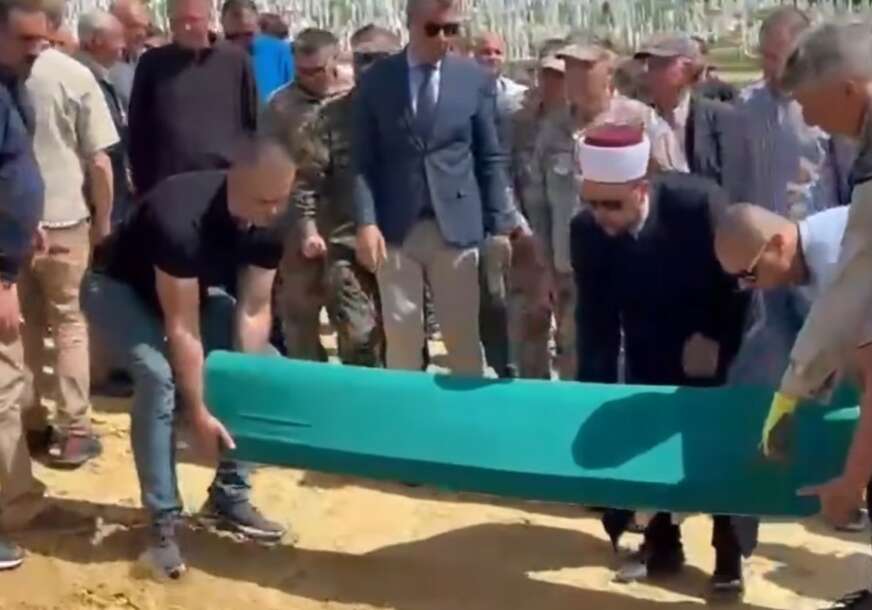 УБИО ЈЕ БИВШИ МУЖ ПРЕД КЋЕРКИЦОМ: Сахрањена новинарка Елма Годињак из Сарајева (ВИДЕО)