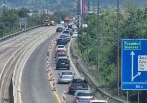 NASTALE OGROMNE GUŽVE: Udes na brzoj cesti kod Banjaluke