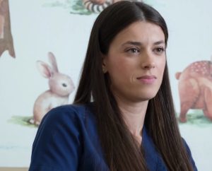 УЧИЛА ОД НАЈБОЉИХ У БЕОГРАДУ И ЧИЛЕУ: Ово је животна прича Емилије Дошлов-Шекара, дјечијег хирурга из Бањалуке (ВИДЕО)