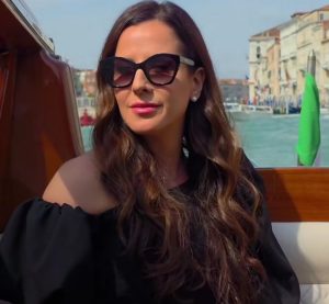 TAMARA VUČIĆ U CENTRU PAŽNJE: Ostavila snažan utisak u Veneciji (FOTO)