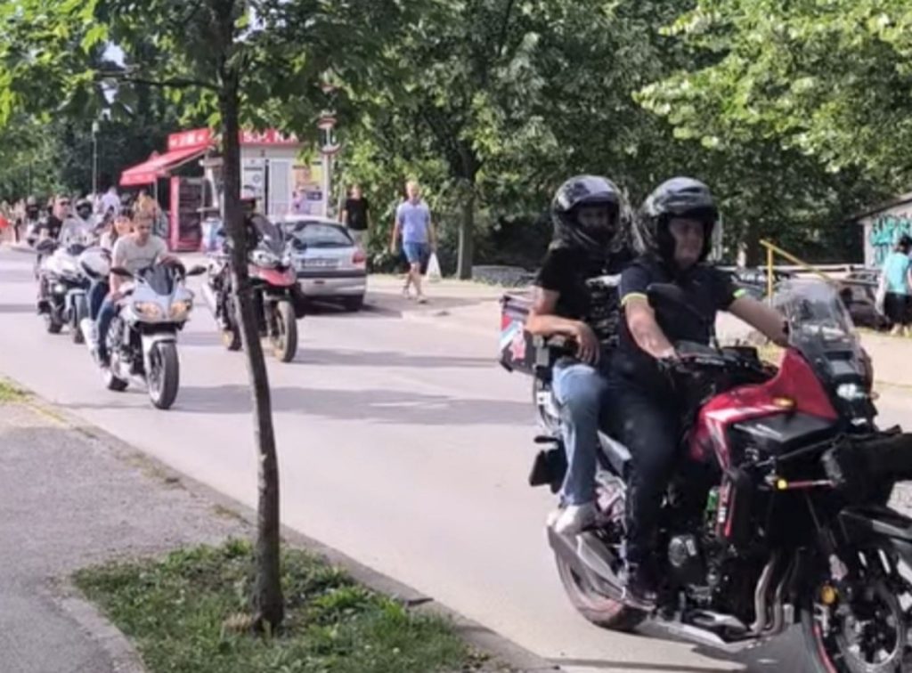 BANJALUKA U ZNAKU MOTORA, ROKENROLA I MIRISA BENZINA: Hiljade bajkera prodefilovalo gradom (FOTO/VIDEO)