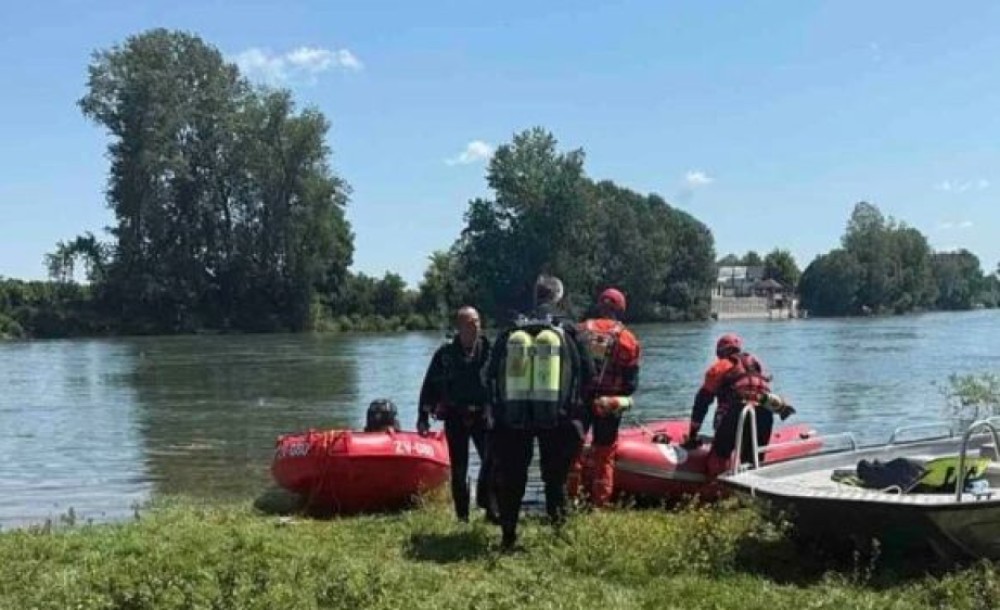 RONIOCI, VATROGASCI, CIVILNA ZAŠTITA NA TERENU: Treći dan potrage za dječakom koji se utopio u Drini kod Zvornika