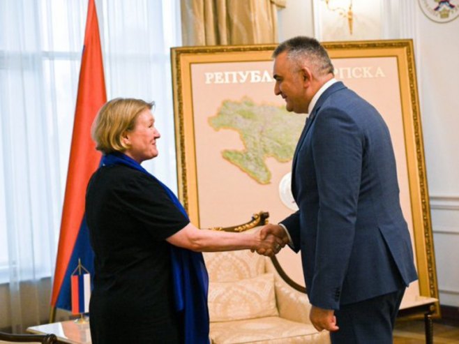 SRPSKA JAČA MEĐUNARODNE VEZE: Minić se sastao sa ambasadorkom Češke (FOTO)