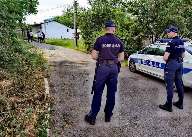 „UPAO MI JE U KUĆU, BIO JE IZBEZUMLJEN“: Komšinica opisala šta se desilo poslije jezivog ubistva u Beogradu
