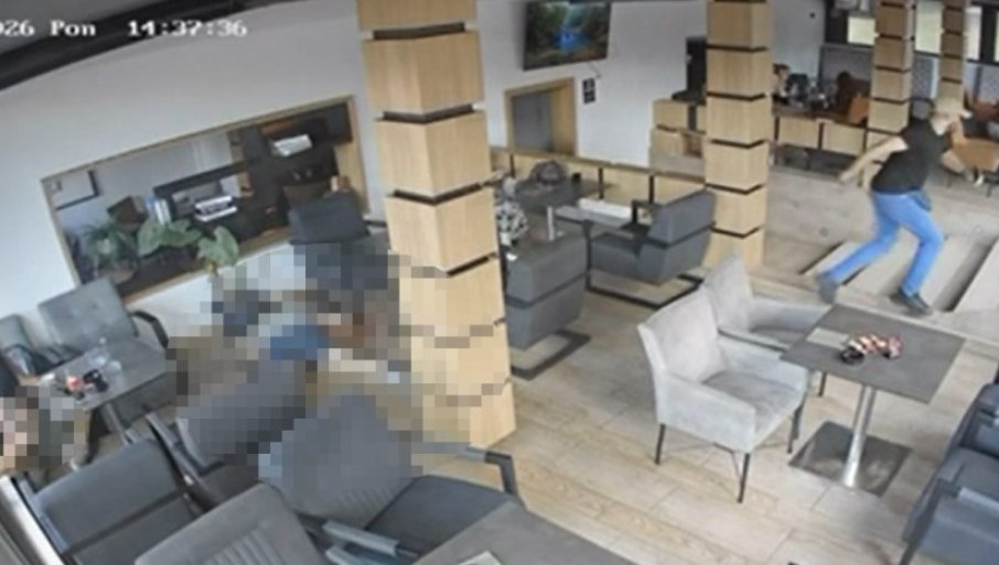 ЕКСКЛУЗИВНА ФОТОГРАФИЈА: Мртав Весковић, убица бјежи – пуцао му у главу, а претходно се руковао са убијеним
