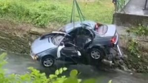 TRAGEDIJA U BIHAĆU: Automobil sletio u Unu, vozač poginuo (VIDEO)