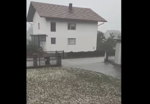 LED ZASUO ZELENE POVRŠINE: Snažno nevrijeme pogodilo ovaj dio BiH (VIDEO)