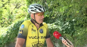 „SUPER DEKA“ IZ TREBINJA OBARA REKORDE: Svakodnevno pedala i prelazi 150 kilometra na biciklu